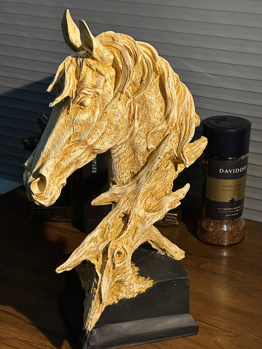 Majestic Steed Horse Sculpture – Luxury Equestrian Decor