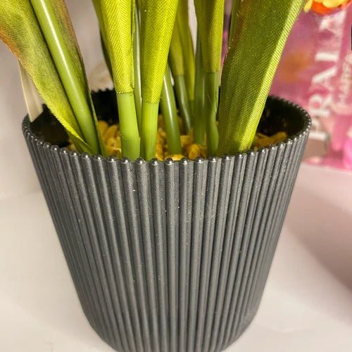 Black Flower pot With Flower - Elite Decor